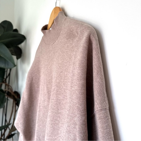 Aritzia TNA Cozy Sweatfleece oversized mockneck fleece sweatshirt - Picture 7 of 10